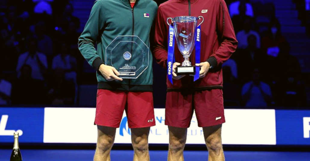 Djokovic loạng choạng ở Mỹ Mở Rách, rút khỏi vòng 1 vì nôn mửa và đau đớn, Emma Raducanu trở lại WTA 1000 Trung Quốc