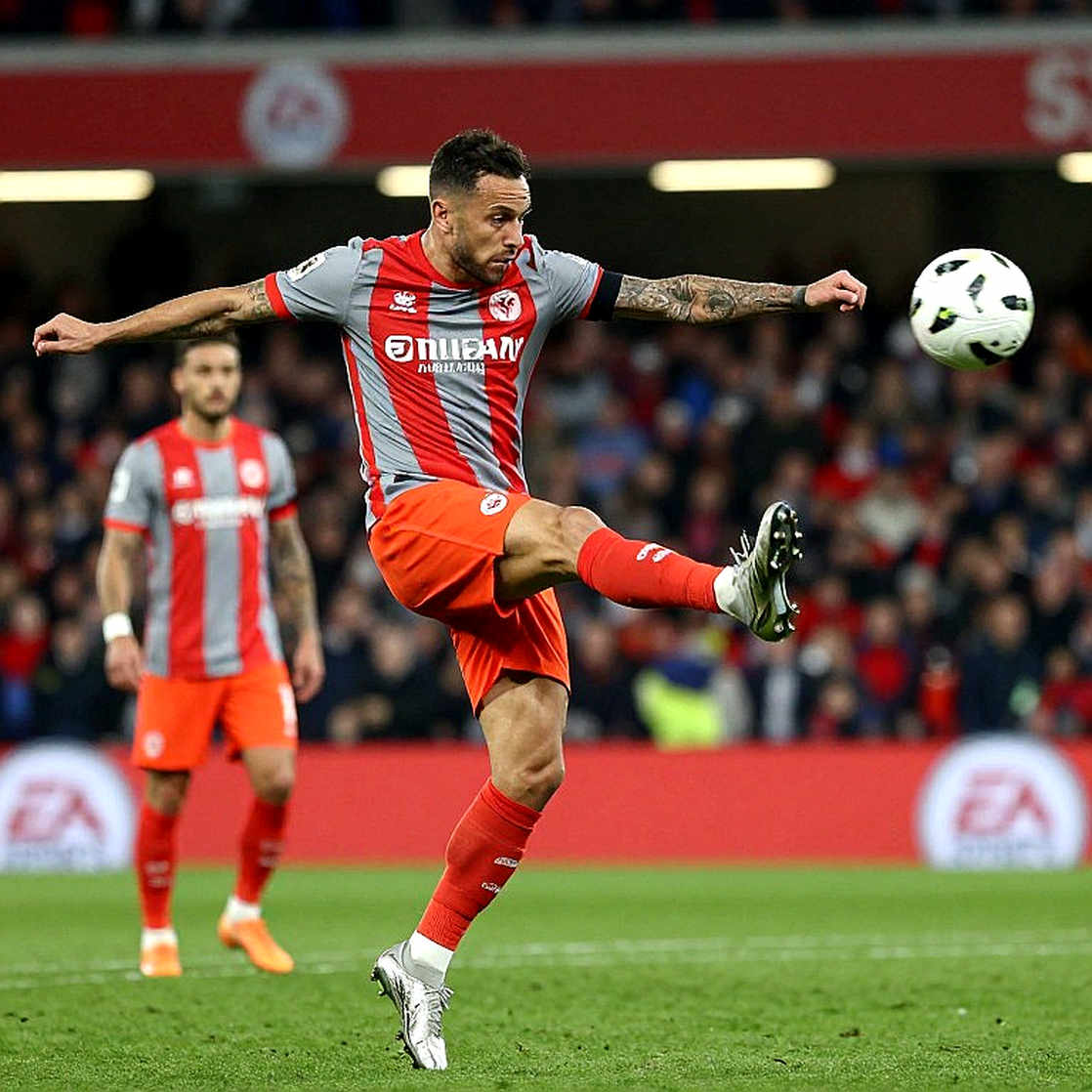 Garnacho, chiếc bóng 50 triệu euro và cú ngã mới ngay tại Aston Villa