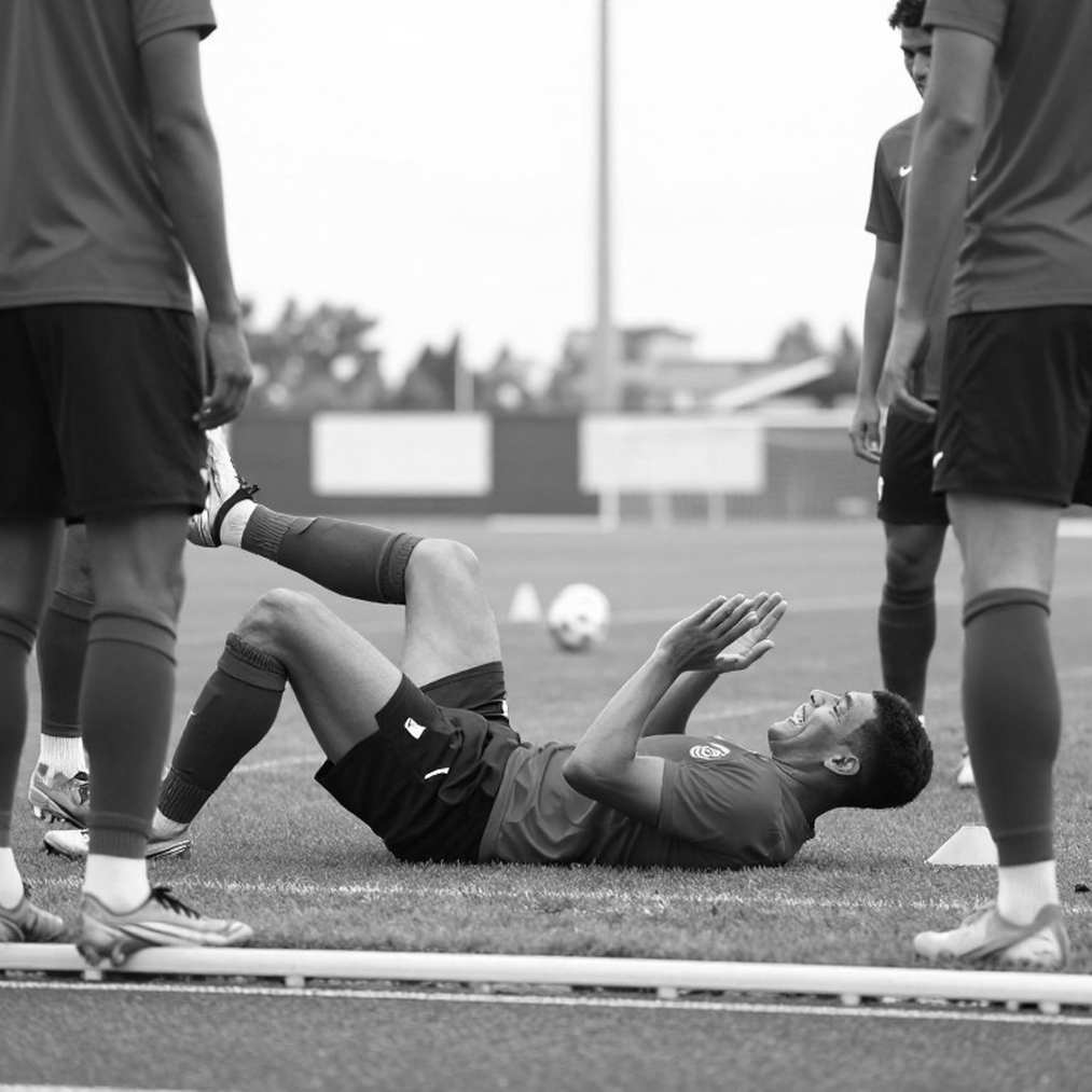 Bóng đá Việt Nam: Ánh hào quang đội tuyển và nền móng V.League
