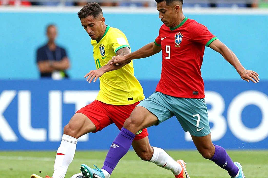 Bán cầu thủ học viện: lá bài mạnh nhất trên bàn đàm phán Premier League