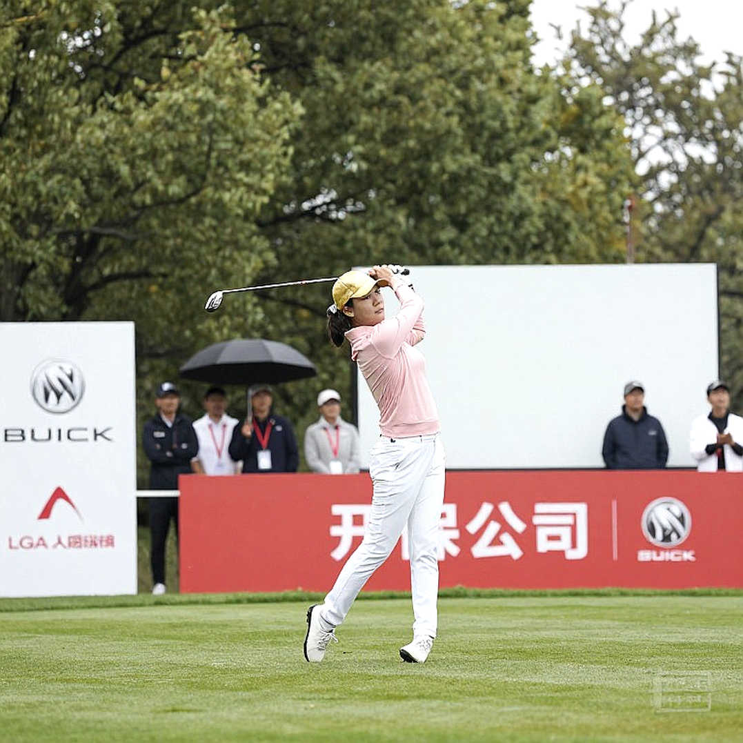 Tears on the Green: Nguyen Anh Minh's Journey from Defeat to Triumph