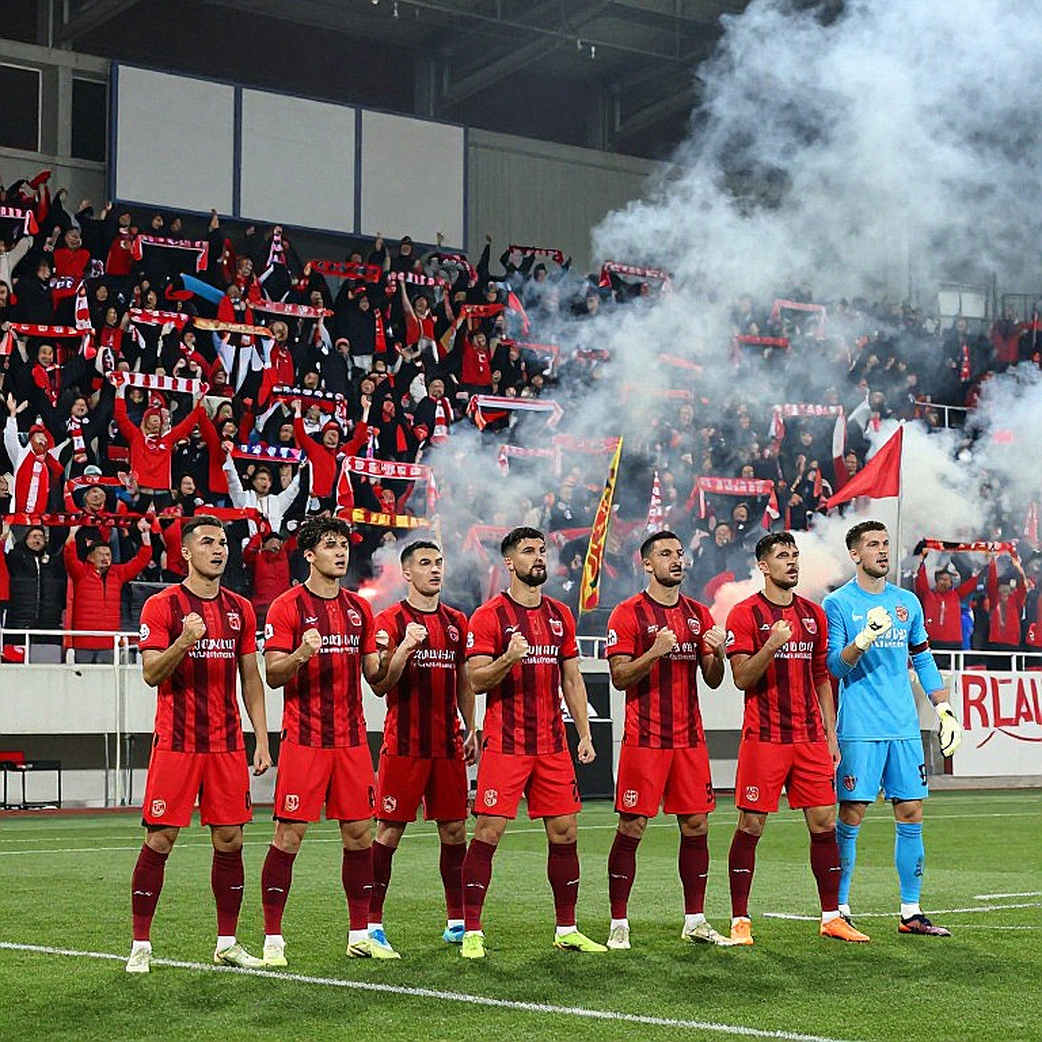Manisa FK 2-4 Muğlaspor: bốn quả phạt đền và cánh trái lặp lại như một mẫu hình