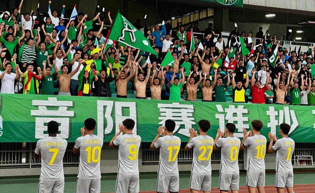 Thẻ đỏ phút 37, lỗ hổng đá thiếu người và lời thừa nhận của John Herdman sau trận hòa Malaysia Thẻ đỏ phút 37, lỗ hổng đá thiếu người và lời thừa nhận của John Herdman sau trận hòa Malaysia