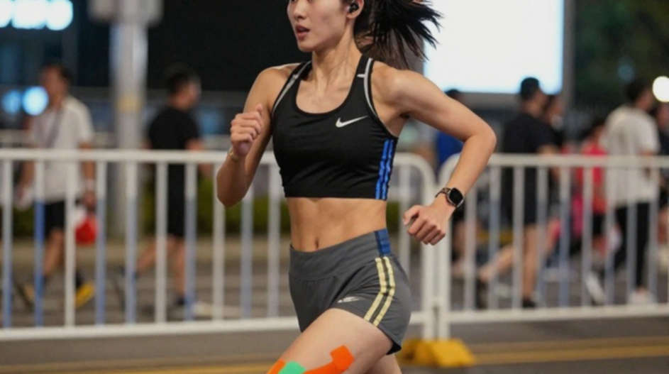 Vân Trang cán đích Y Tý 2026: Nữ runner top 2 toàn giải chỉ thua 1 nam, phản pháo 'chạy bằng đôi chân' thay đổi cuộc trò chuyện