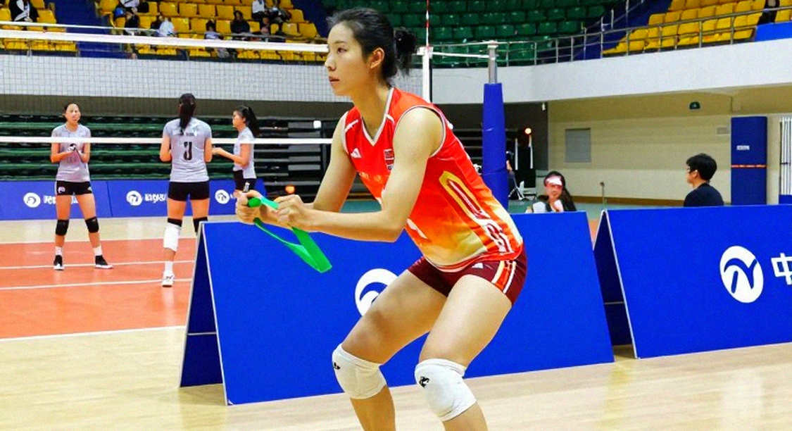 Một libero 14 tuổi, một cú đập ngoại binh và khoảng trống quy định của bóng chuyền nữ Việt Nam