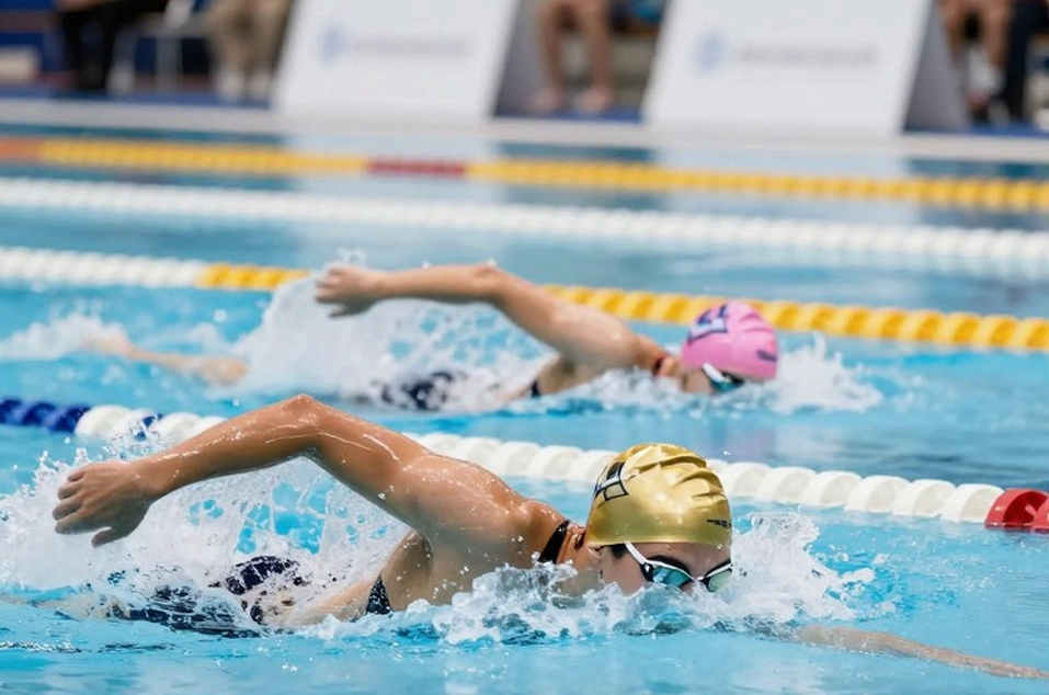 Bơi lội học đường Mỹ: Bản hợp đồng miệng của Ben Oswiecinski vẽ lại đường hồi quy tại Bucknell