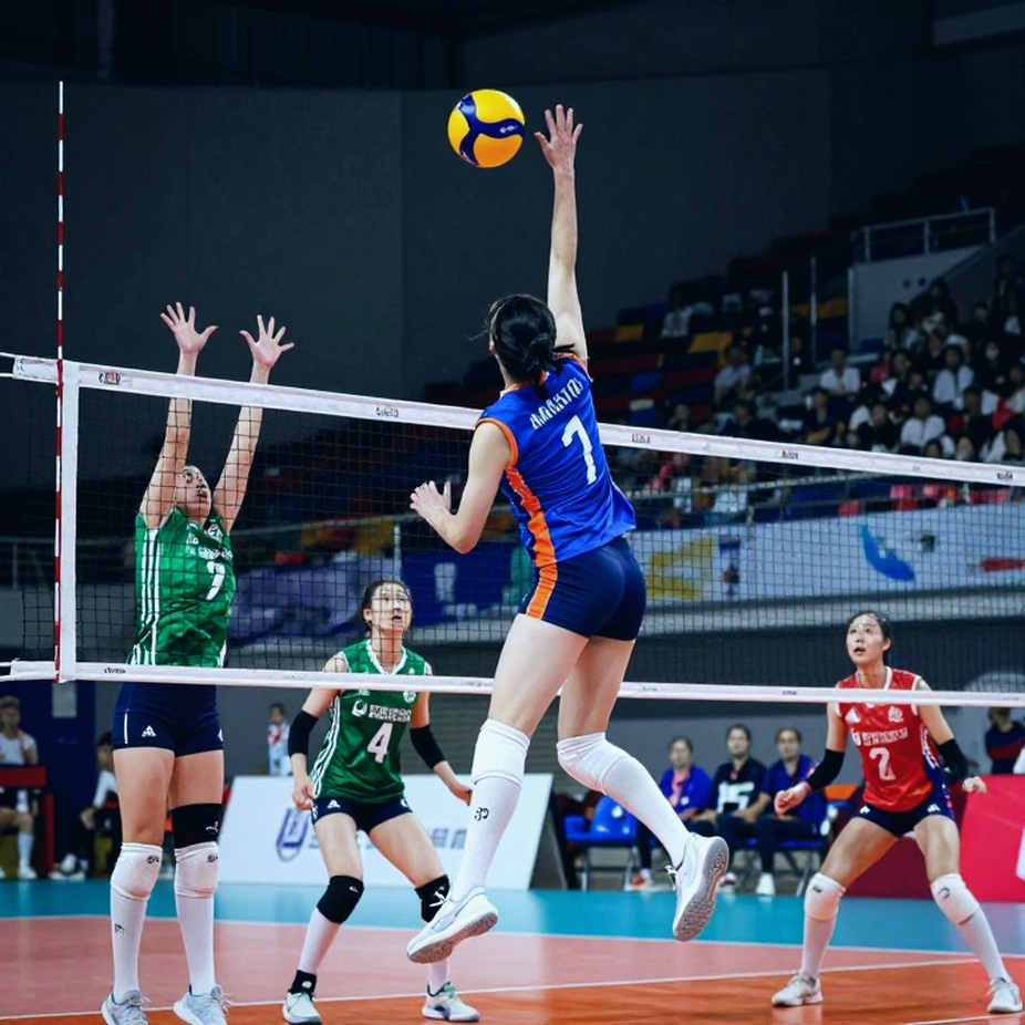 Nebraska hạ Creighton 3-0 và lập kỷ lục 15.405 khán giả: giao bóng và sự cân bằng định đoạt một trận derby trong bang