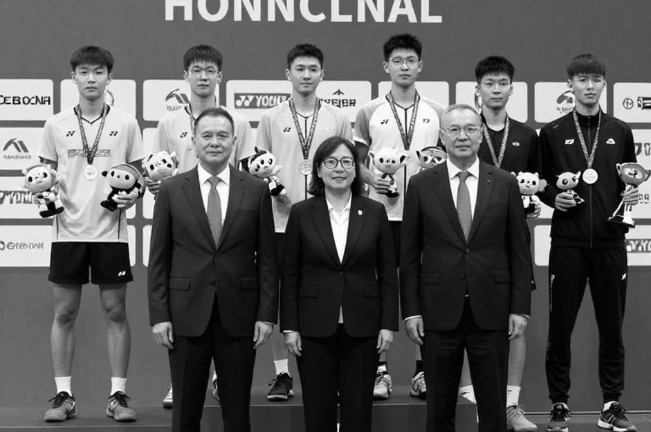 Bảng Điểm Trống Và Những Người Giữ Nhịp: Một Đêm Ở Làng Cầu Lông Việt Nam Bảng Điểm Trống Và Những Người Giữ Nhịp: Một Đêm Ở Làng Cầu Lông Việt Nam