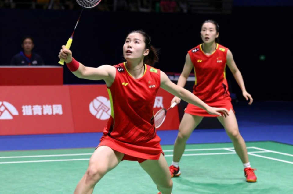 Bảng Điểm Trống Và Những Người Giữ Nhịp: Một Đêm Ở Làng Cầu Lông Việt Nam Bảng Điểm Trống Và Những Người Giữ Nhịp: Một Đêm Ở Làng Cầu Lông Việt Nam