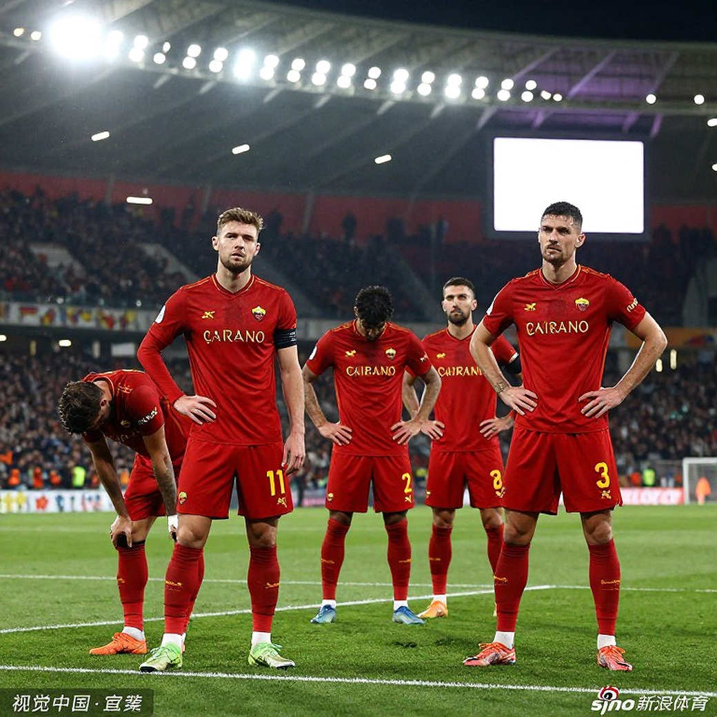 Hồ sơ trống giữa mùa giải: V.League công bố gì, và công bố cho ai?