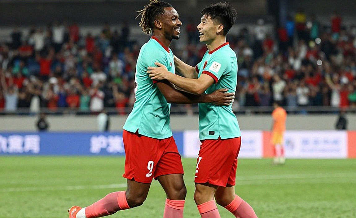 Bữa tối bốn người của Mbappé: một câu đùa, và chỗ trống trong phòng thay đồ Pháp